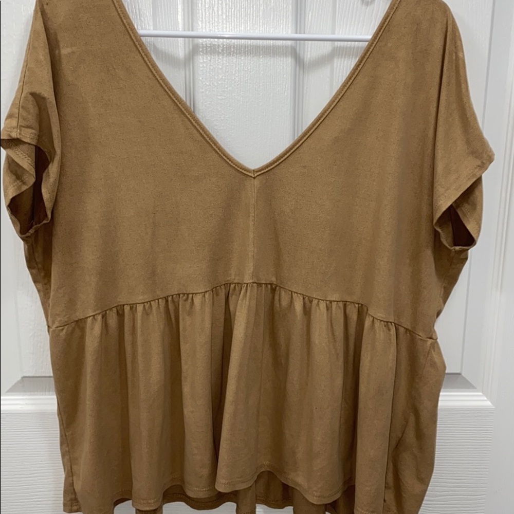 SUPER CUTE brown shirt.